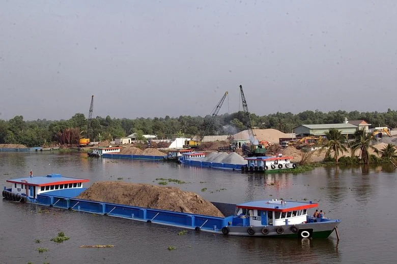 مخالفت استخراج شن و ماسه رودخانه